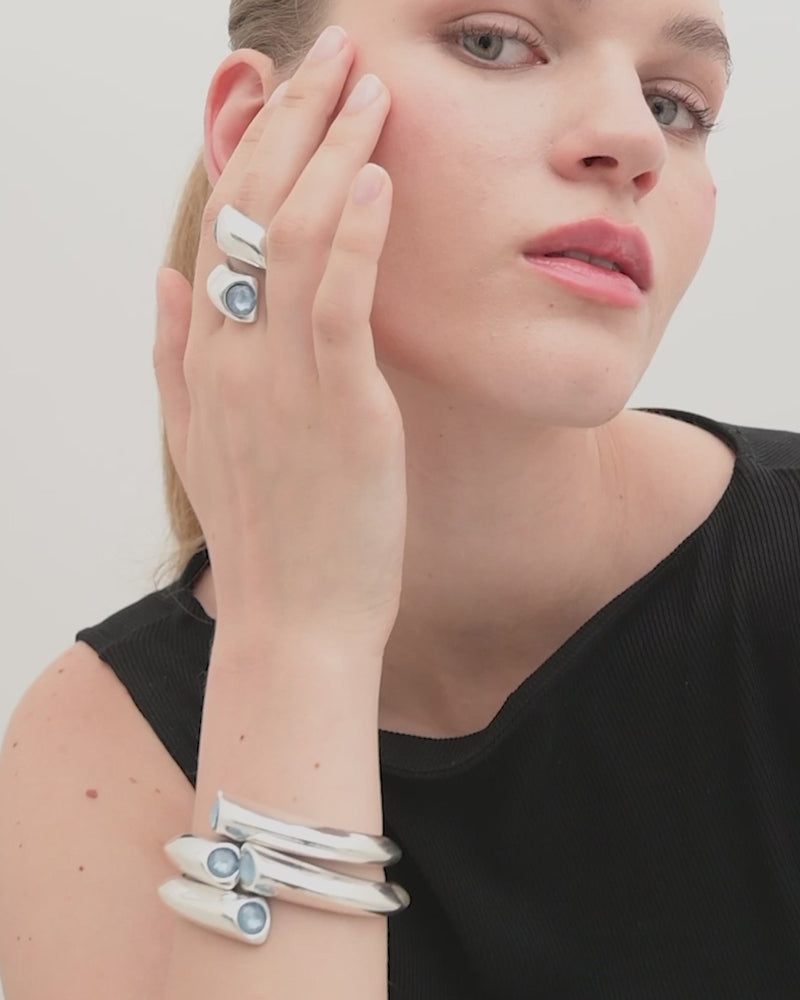 
                  
                    Cargar y reproducir el video en el visor de la galería, Anillo Wrap
                  
                