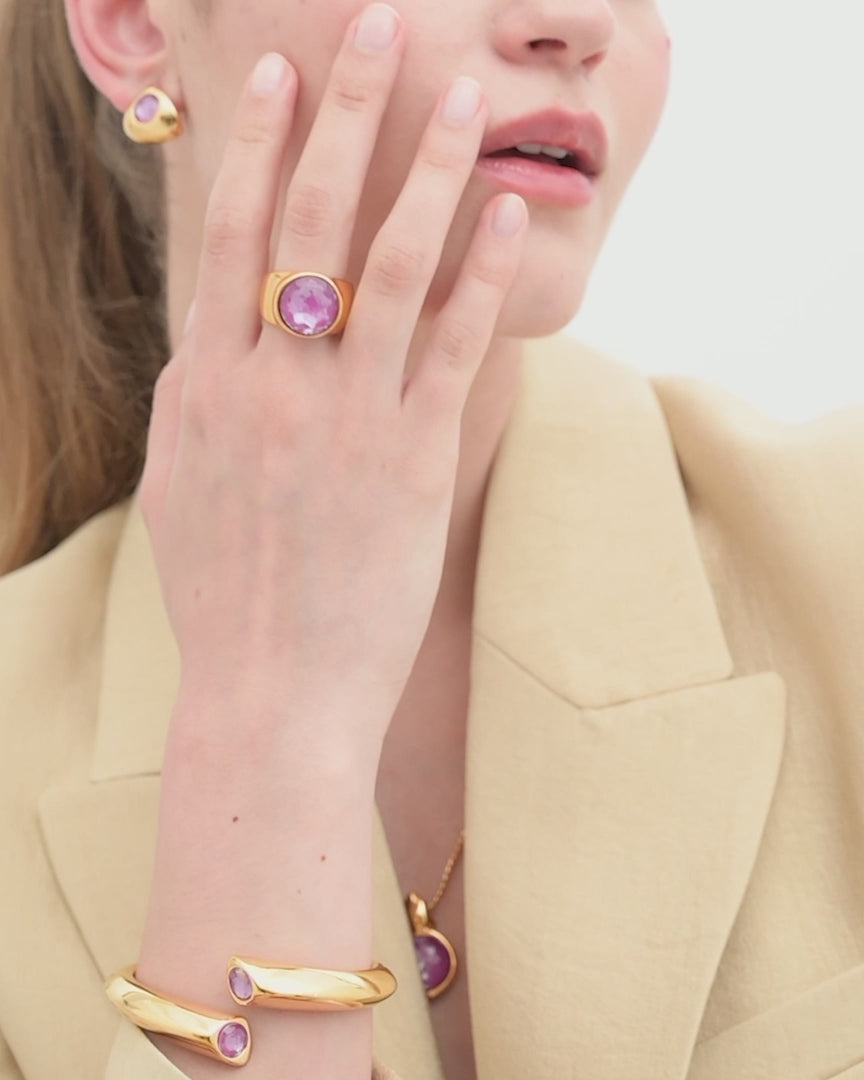 
                  
                    Load and play video in Gallery viewer, 24k Gold Plated Signet Ring with Swarovski Crystal Alma
                  
                