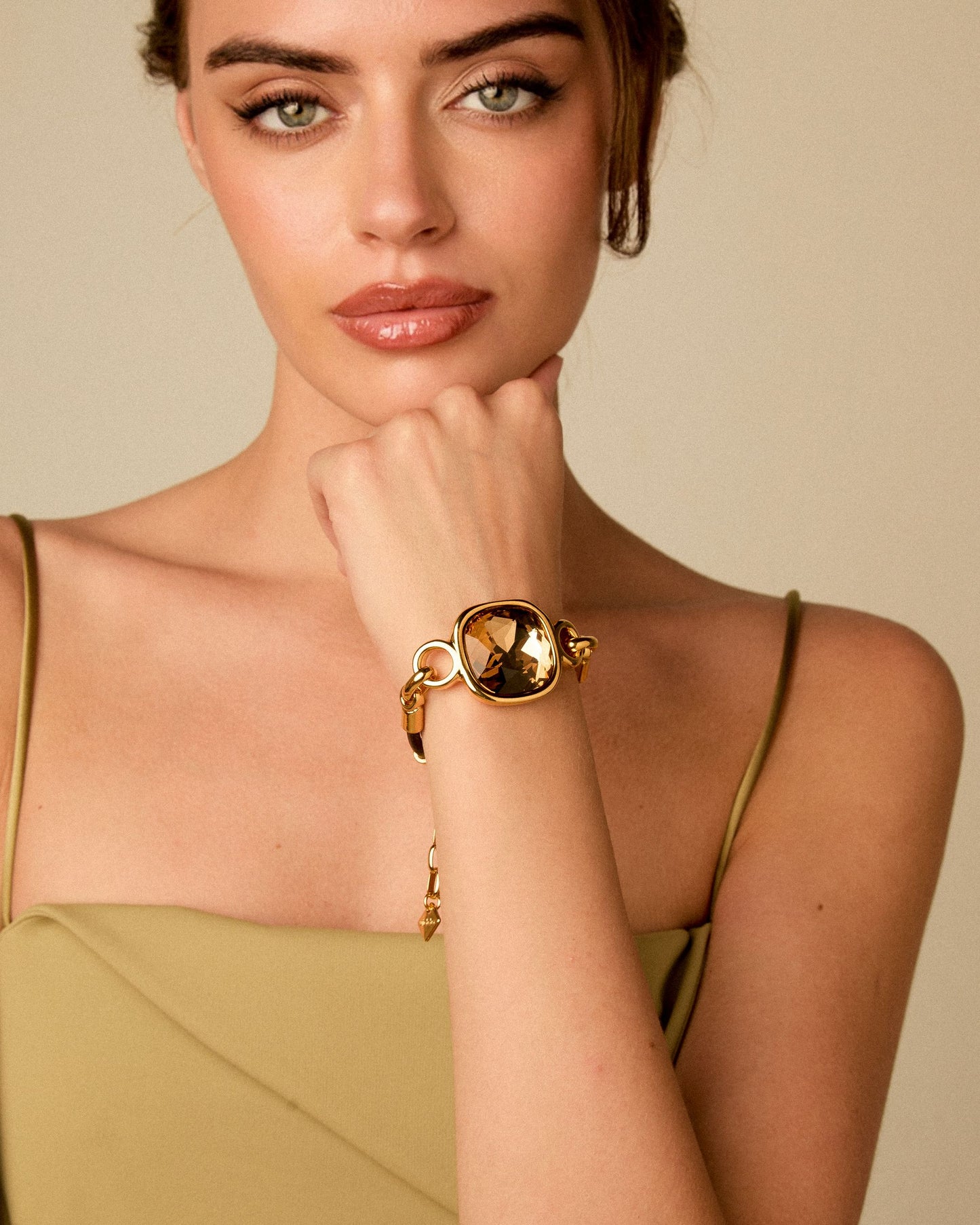 
                  
                    Pulsera Golden
                  
                