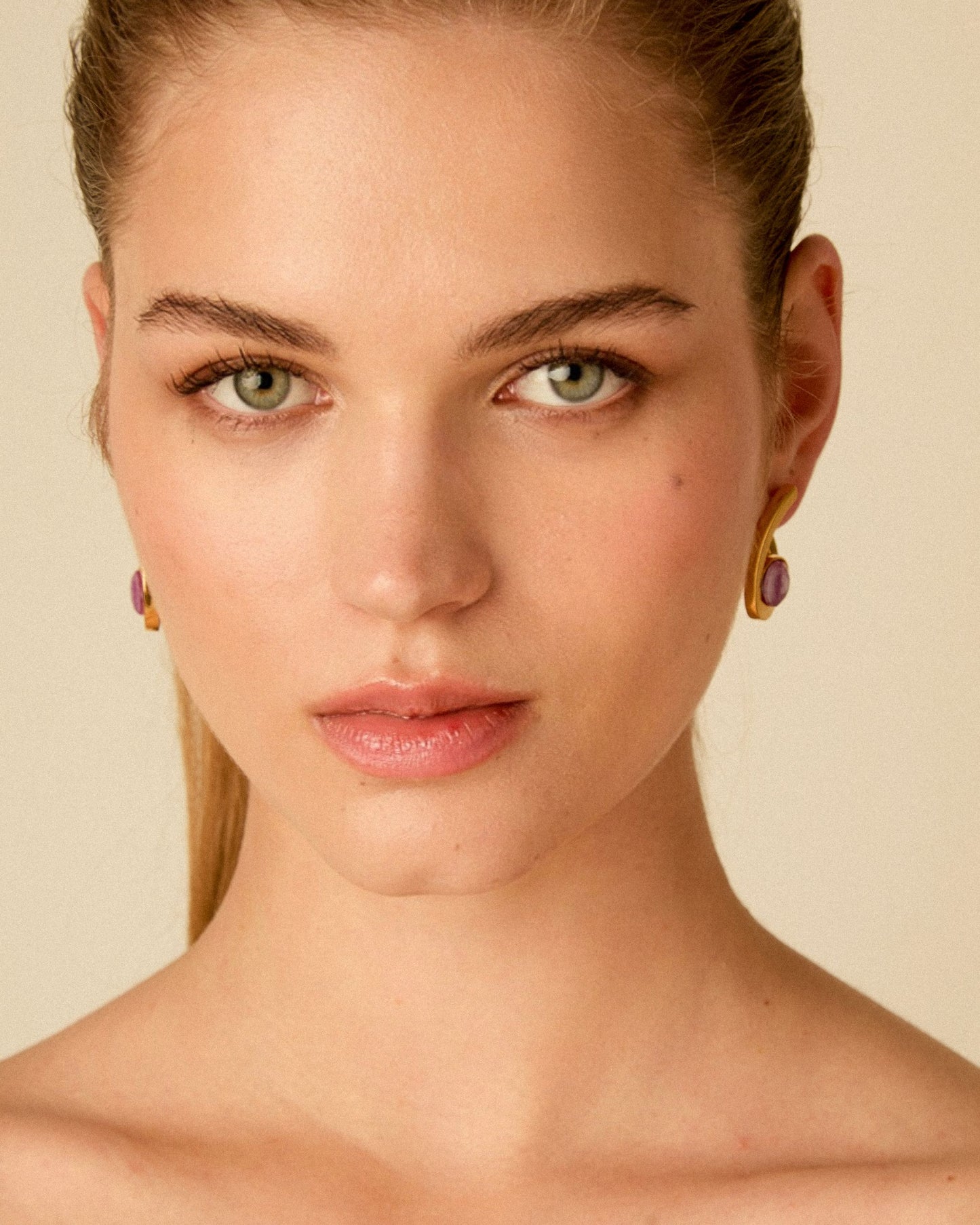 
                  
                    24k gold plated spiral earrings with Swarovski crystal Llama
                  
                