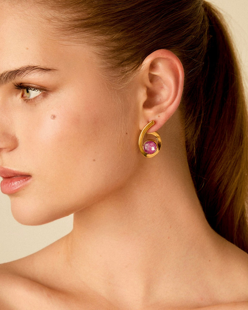 
                  
                    24k gold plated spiral earrings with Swarovski crystal Llama
                  
                