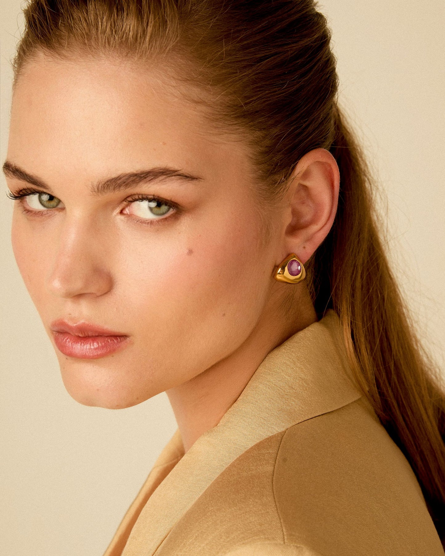 
                  
                    Pendientes triángulo con cristal Tenaz
                  
                