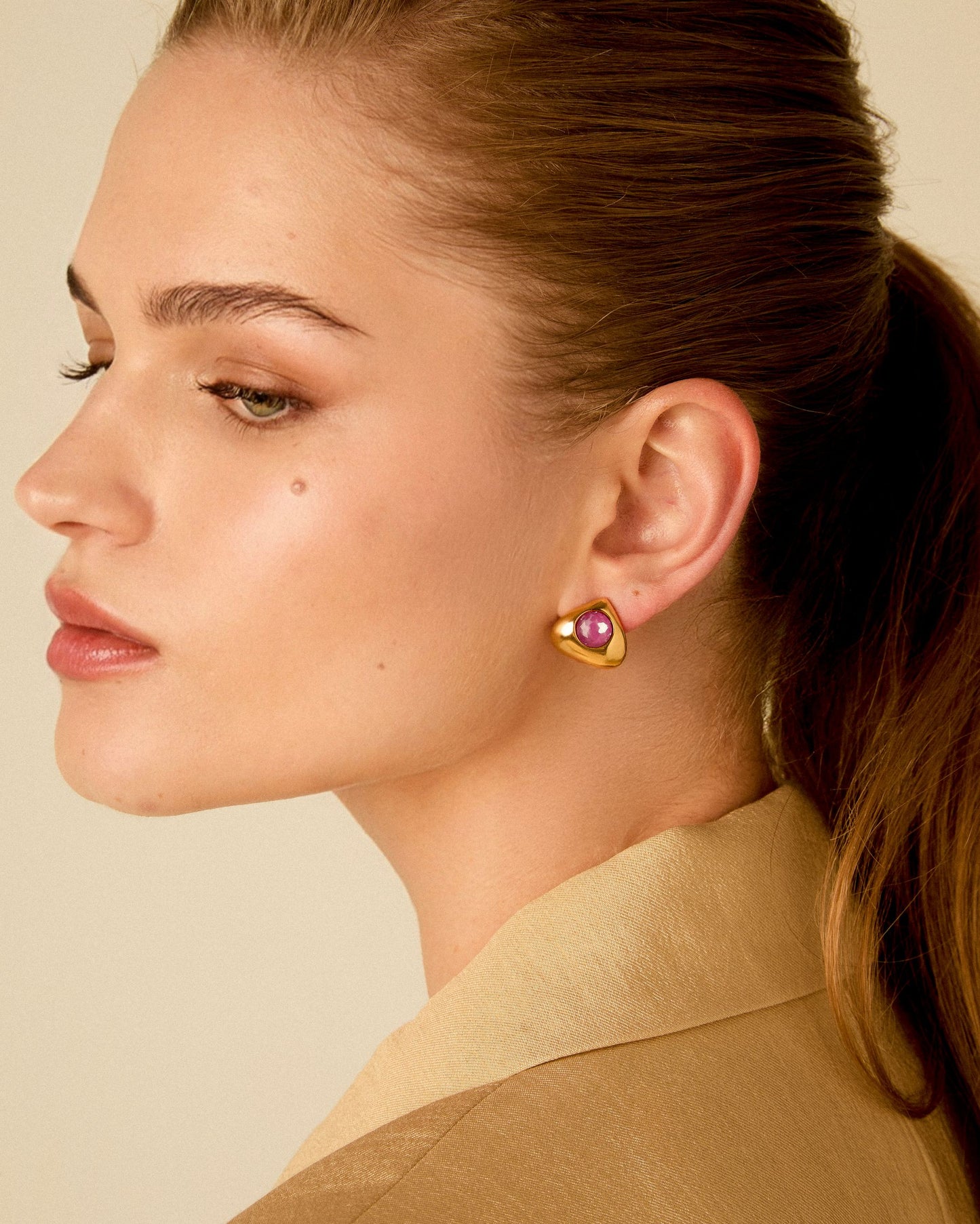 
                  
                    Pendientes triángulo con cristal Tenaz
                  
                