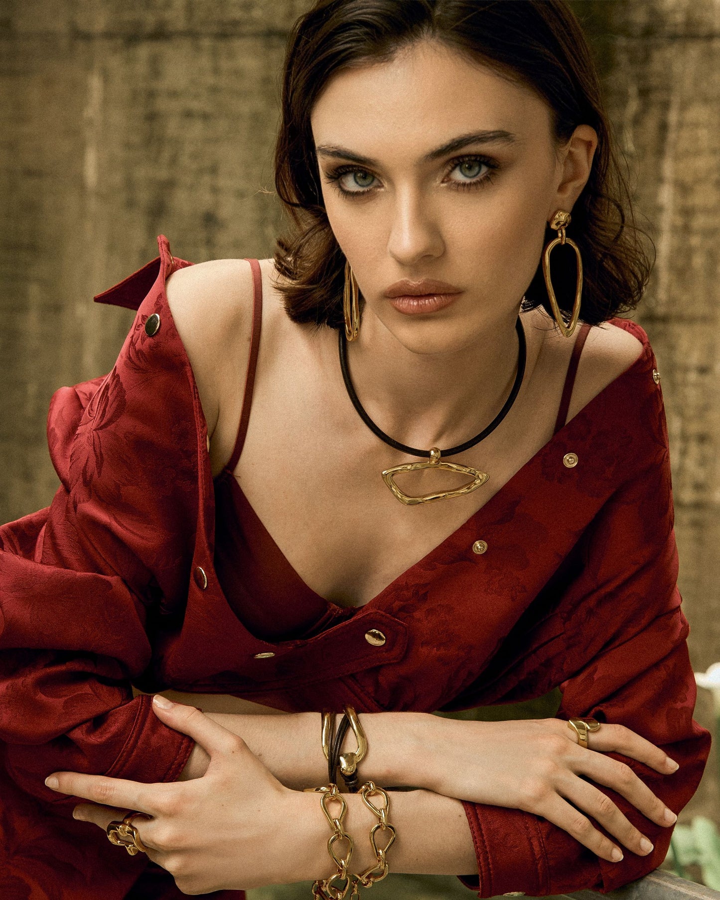 
                  
                    Collar de cuero con colgante Merge
                  
                