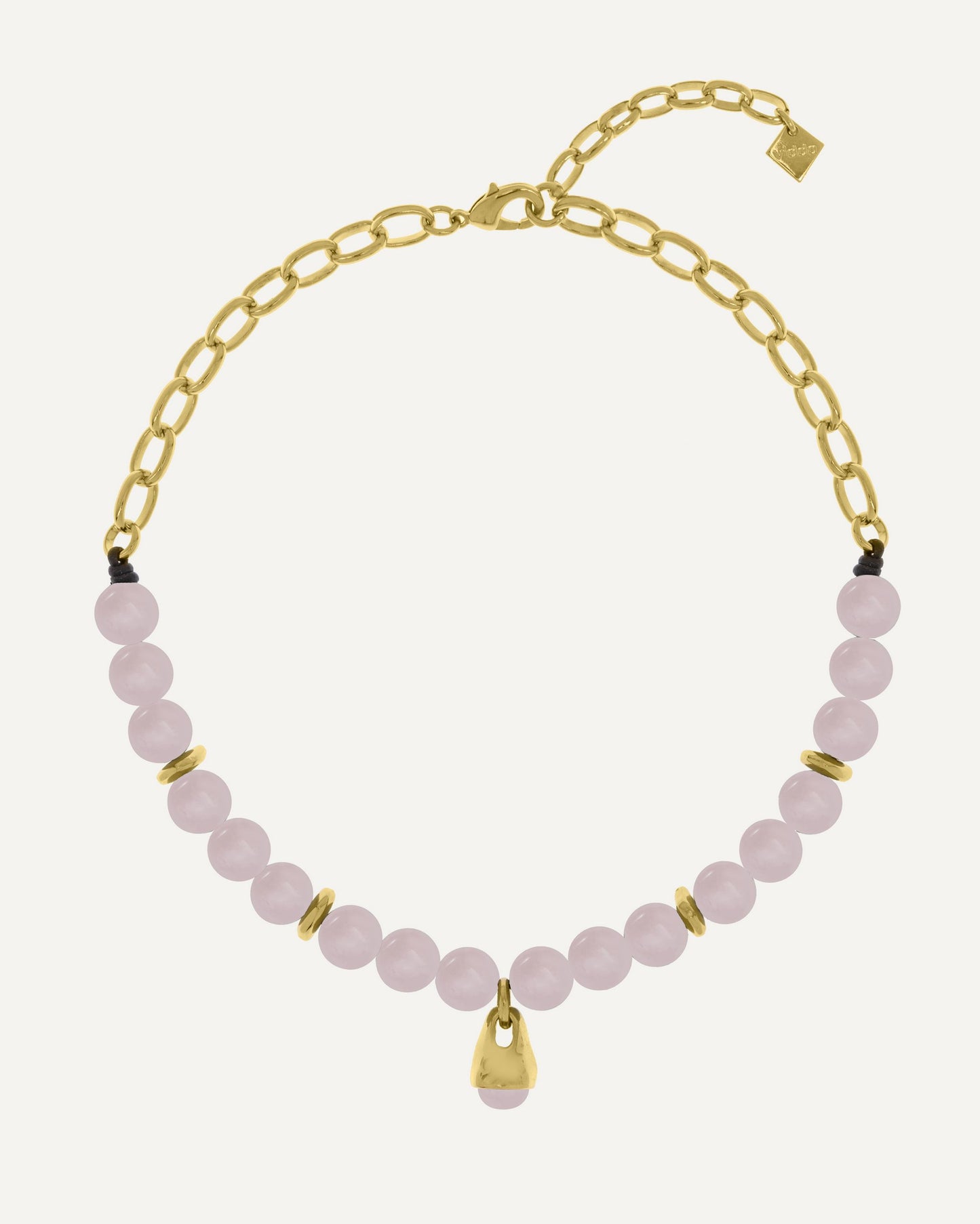 Collar piedras naturales con cuentas redondas de cuarzo rosa, cadena dorada y colgante central, dise������o artesanal exclusivo de Vidda Jewelry.